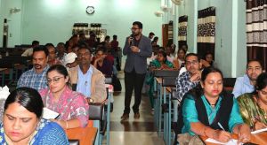  कलेक्टर ने ली प्रभारी समिति प्रबंधकों की बैठक