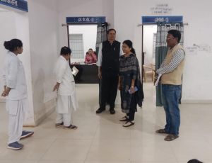 संभागायुक्त श्री सत्यनारायण राठौर ने गुरूर में राजस्व कार्यालयों का किया आकस्मिक निरीक्षण 