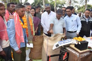  समर्थन मूल्य पर धान खरीदी कार्य के पहले दिन आज बालोद जिले में धान खरीदी का कार्य सफलतापूर्वक संपन्न