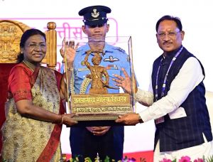  जनजातीय गौरव दिवस समारोह का ऐतिहासिक क्षण 