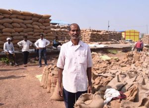  किसान सेवक दास ने धान खरीदी केन्द्र रामपुर में बेचा 50 क्विंटल धान