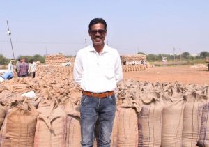  किसान जानीवाकर के चेहरे पर धान बिक्री से आई मुस्कान