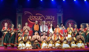  राज्यपाल रमेन डेका खैरागढ़ महोत्सव के समापन समारोह में हुए शामिल