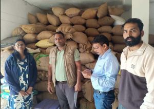  राजनांदगांव जिले में अवैध धान बिक्री की रोकथाम के लिए कोचियों एवं बिचौलियों पर की जा रही कड़ी कार्रवाई