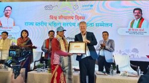  विश्व शौचालय दिवस पर नियद नेल्लानार की महिला सरपंच रजनी नेताम राज्य स्तर पर सम्मानित 