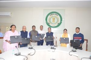  प्रोजेक्ट धड़कन : संजय मित्तल ने दान की सात हार्ट चेकअप मशीनें