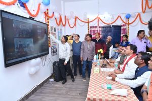 सिलहाटी में उपमुख्यमंत्री श्री शर्मा बने डिजिटल कक्षा के छात्र, शिक्षक ने डिजिटल बोर्ड में पढ़ाया आंख की संरचना सिलहाटी में उपमुख्यमंत्री श्री शर्मा बने डिजिटल कक्षा के छात्र, शिक्षक ने डिजिटल बोर्ड में पढ़ाया आंख की संरचना