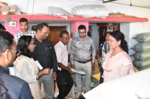 सभी धान बोरियों में जप्ती की सील लगाने के दिए निर्देश सभी धान बोरियों में जप्ती की सील लगाने के दिए निर्देश