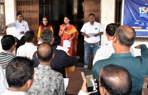 संविधान दिवस के अवसर पर कलेक्टर श्रीमती मिश्रा ने अधिकारी-कर्मचारियों को कराया भारतीय संविधान के प्रस्तावना का वाचन संविधान दिवस के अवसर पर कलेक्टर श्रीमती मिश्रा ने अधिकारी-कर्मचारियों को कराया भारतीय संविधान के प्रस्तावना का वाचन