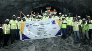 छत्तीसगढ़ के पहले राष्ट्रीय राजमार्ग सुरंग का ब्रेकथ्रू पूरा छत्तीसगढ़ के पहले राष्ट्रीय राजमार्ग सुरंग का ब्रेकथ्रू पूरा