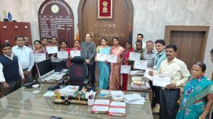 उत्कृष्ट कार्य करने वाले 13 बीएलओ को कलेक्टर ने किया सम्मानित उत्कृष्ट कार्य करने वाले 13 बीएलओ को कलेक्टर ने किया सम्मानित