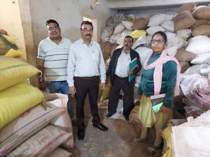 कार्रवाई में साढ़े 7 लाख का अवैध धान जब्त कार्रवाई में साढ़े 7 लाख का अवैध धान जब्त