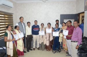 विशेष गहन पुनरीक्षण अभियान में उत्कृष्ट प्रदर्शन के लिए 4 बीएलओ हुए सम्मानित