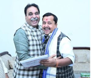  विधायक राजेश मूणत ने छत्तीसगढ़ के प्रभारी नितिन नवीन से मुलाकात की
