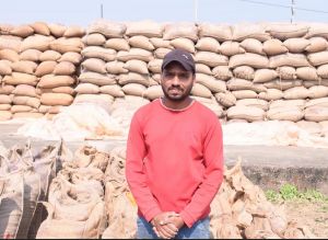 किसानों के वास्तविक जरूरतों और उनकी मेहनत का मिल रहा सम्मान - किसान श्री वैभव किसानों के वास्तविक जरूरतों और उनकी मेहनत का मिल रहा सम्मान - किसान श्री वैभव