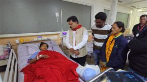 उपमुख्यमंत्री विजय शर्मा हॉस्पिटल पहुंचकर महिला कांन्सटेबल के स्वास्थ्य की जानकारी ली उपमुख्यमंत्री विजय शर्मा हॉस्पिटल पहुंचकर महिला कांन्सटेबल के स्वास्थ्य की जानकारी ली