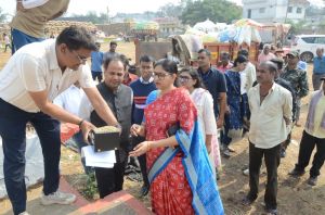  खाद्य सचिव ने  जिले के लखौली, पलौद और मंदिर हसौद धान उपार्जन केंद्रों का निरीक्षण कर व्यवस्थाओं का जायजा लिया