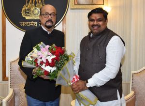  राज्यपाल श्री डेका से स्कूल शिक्षा मंत्री श्री यादव ने की सौजन्य भेंट