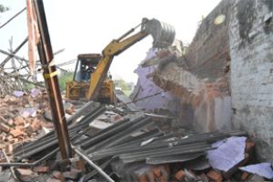  अवैध अतिक्रमण पर निगम की बेदखली कार्यवाही