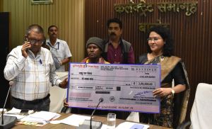  कलेक्टर मिश्रा ने जनदर्शन में सुनी आम लोगों की समस्याएं