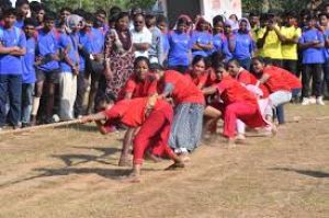 वर्षों बाद खेल मैदान में लौटीं महिलाएं, बस्तर ओलंपिक बना जड़ों से जोड़ने का माध्यम वर्षों बाद खेल मैदान में लौटीं महिलाएं, बस्तर ओलंपिक बना जड़ों से जोड़ने का माध्यम