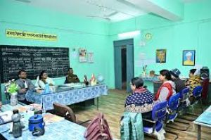 आंगनबाड़ी एवं स्कूल निरीक्षण के दौरान कलेक्टर ने बच्चों को दिए स्वेटर, कॉपी, पेन एवं चाकलेट