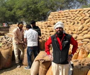  मुंगेली  जिले में किसानों से पारदर्शिता के साथ सुगमतापूर्वक हो रही धान खरीदी