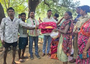 नक्सल प्रभावित इलाकों में वानिकी कार्य बना रोजगार का नया जरिया नक्सल प्रभावित इलाकों में वानिकी कार्य बना रोजगार का नया जरिया