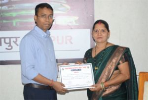  विशेष गहन पुनरीक्षण अभियान में उत्कृष्ट प्रदर्शन के लिए 15 बीएलओ एवं 7 सुपरवाईजर हुए सम्मानित