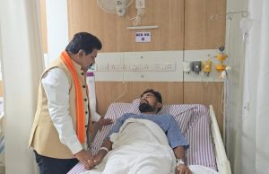   उपमुख्यमंत्री विजय शर्मा ने आईईडी ब्लास्ट में घायल पुलिस जवानों से अस्पताल में की मुलाकात