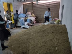  अवैध धान  पर एक दिन में अब तक की बड़ी क़ार्रवाई,2052 कट्टा अवैध धान जब्त 