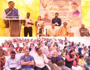 मंत्री यादव ने स्वतंत्रता संग्राम सेनानी स्व. पं. सीताराम शर्मा की प्रतिमा का किया अनावरण