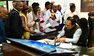  कलेक्टर ने साप्ताहिक जनदर्शन में सुनी लोगों की समस्याएं