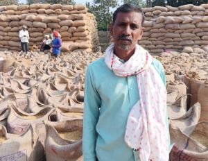  धान विक्रय की राशि से  किसान उद्धव सिंह खरीदेगें कृषि उपकरण, बढ़ाएंगे उत्पादन क्षमता