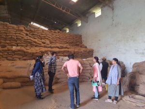 रायपुर जिले में कलेक्टर के निर्देश पर धान के अवैध भण्डारण एवं संग्रहण पर हो रही है कड़ी कार्यवाही रायपुर जिले में कलेक्टर के निर्देश पर धान के अवैध भण्डारण एवं संग्रहण पर हो रही है कड़ी कार्यवाही