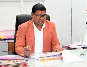 आयुक्त ने विकास कार्यों की समीक्षा हेतु ली विशेष बैठक आयुक्त ने विकास कार्यों की समीक्षा हेतु ली विशेष बैठक