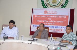 कलेक्टर डॉ गौरव सिंह ने लंबित प्रकरणों के त्वरित निराकरण के दिए निर्देश