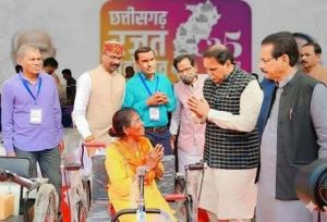 मेगा हेल्थ कैंप :  दिव्यांग महिला को ट्राइसाइकिल एवं 11 दिव्यांगजनों को श्रवण यंत्र का वितरण