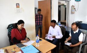 कलेक्टर ने विभिन्न धान खरीदी केन्द्रों का निरीक्षण कर व्यवस्थाओं का किया गहन पड़ताल