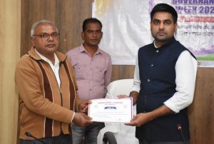  धान खरीदी कार्य में उत्कृष्ट प्रदर्शन करने वाले कृषि विस्तार अधिकारी, पटवारी, समिति प्रबंधक,  डाटा एण्ट्री ऑपरेटर सम्मानित