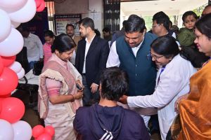  दुर्ग जिले में पल्स पोलियो अभियान के प्रथम दिवस में आशातीत उपलब्धि