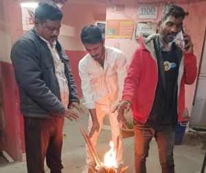   रायपुर निगम  द्वारा  30 से भी अधिक सार्वजनिक स्थानों में अलाव जलाने की व्यबस्था 