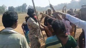 वन भूमि से अवैध कब्जा हटाने गई प्रशासनिक टीम व पुलिस और ग्रामीणों के बीच झड़प