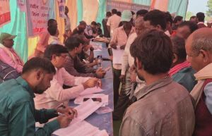  सुशासन सप्ताह - प्रशासन गांव की ओर के तहत ग्राम रामाटोला में शिविर आयोजित