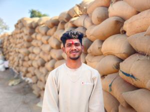 धान खरीदी केंद्रों में उमड़ रही किसानों की खुशी....युवा किसान भोलाराम ने बेहतर व्यवस्था के लिए जताया मुख्यमंत्री का आभार