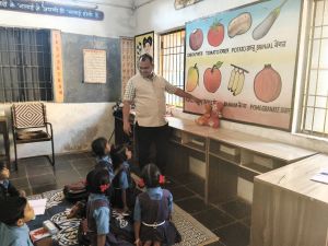 जनसंपर्क अधिकारी ने प्राथमिक शाला पिरीद एवं भेंगारी का निरीक्षण कर शिक्षा गुणवत्ता का किया मूल्यांकन