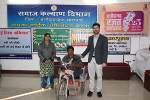  कलेक्टर जनदर्शन बना सहारा:. दिव्यांग ओमप्रकाश को मिली मोटराइज्ड ट्राइसाइकिल