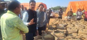 कमिश्नर सुनील जैन ने पीपरतराई धान खरीदी केन्द्र की जांच के दिए निर्देश