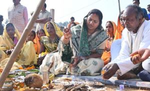 मंत्री लक्ष्मी राजवाड़े ने दो सड़क निर्माण कार्यों का किया भूमिपूजन मंत्री लक्ष्मी राजवाड़े ने दो सड़क निर्माण कार्यों का किया भूमिपूजन