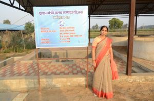 सेवानिवृत्ति के बाद भी नहीं थमे हौसले, चम्पाझर की अनिता गोस्वामी ने मछली पालन से रची सफलता की कहानी